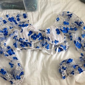 Long sleeve crop top with flowers